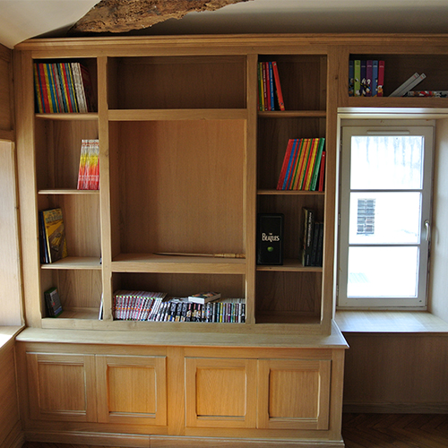 Bibliothèque murale en chêne