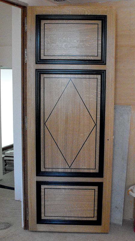 Fabrication d'une porte en Chêne massif 
encadrements en ébène