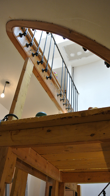 Rénovation d'un escalier débillardé Limon en orme et marche et contre marche en chêne