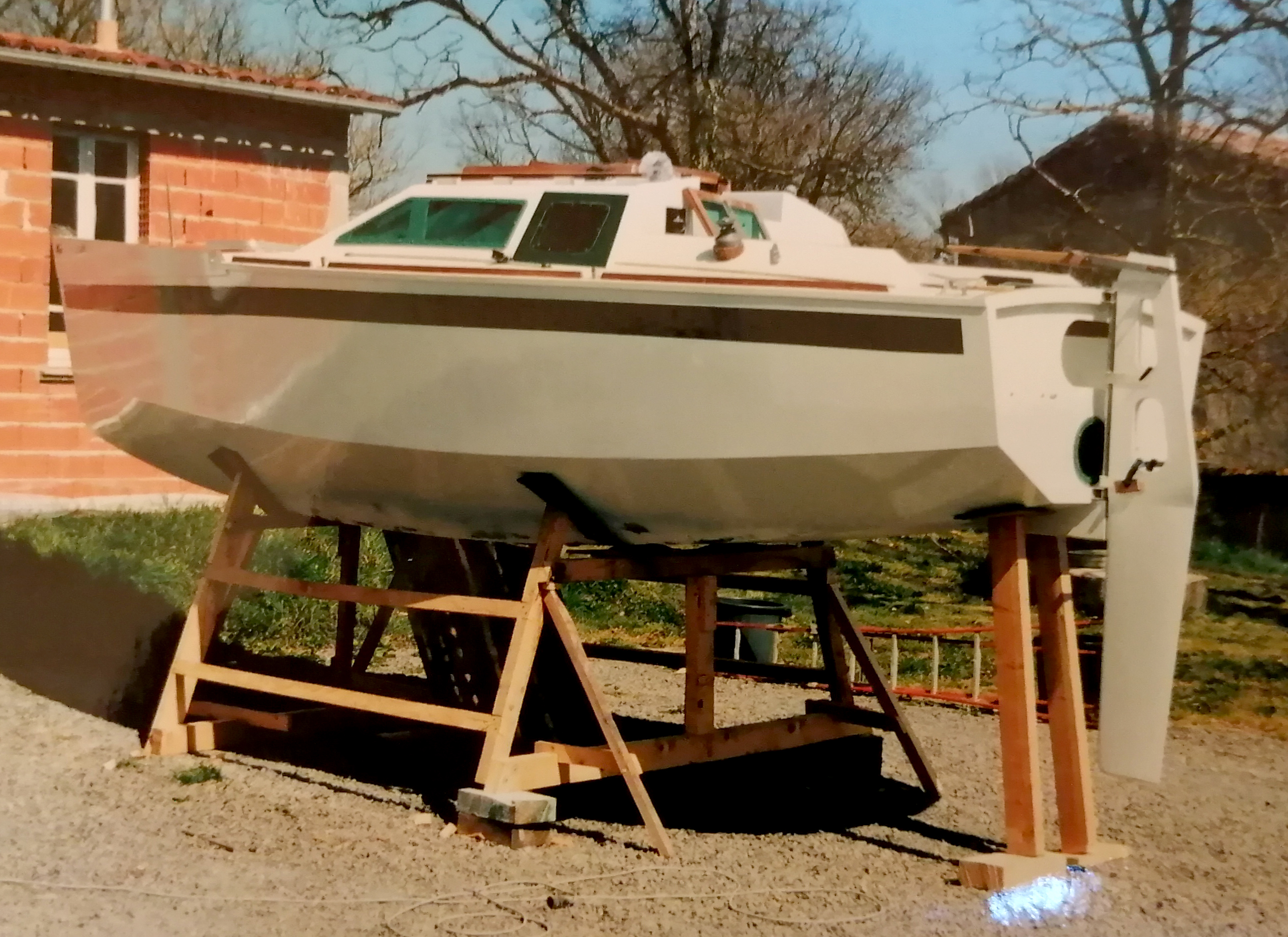 Construction d'un Pizzicato. Bateau en contreplaqué classique de l'architecte Jean-Pierre Villenave. Récapitulatif en image du projet.