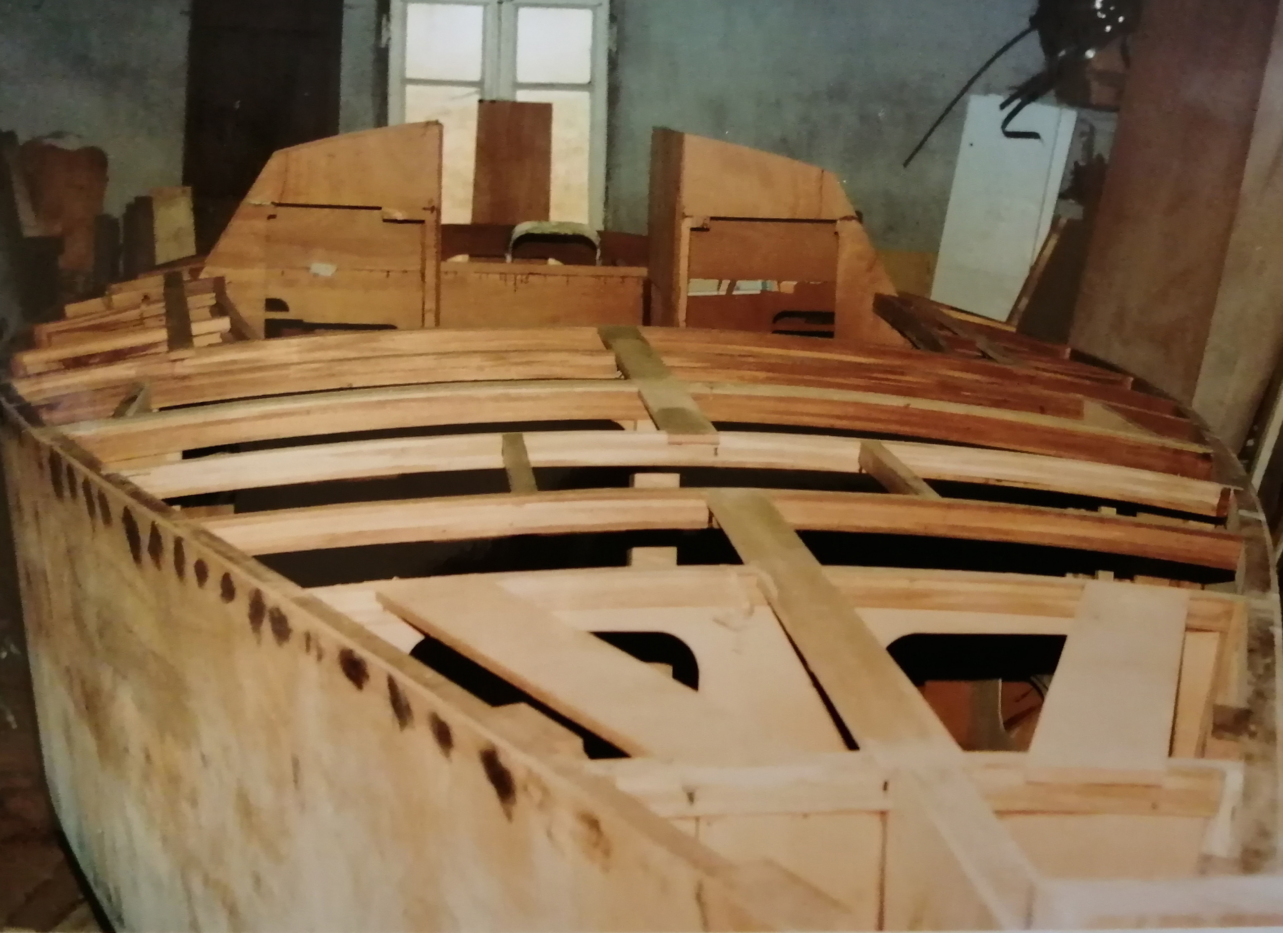 Construction d'un Pizzicato. Bateau en contreplaqué classique de l'architecte Jean-Pierre Villenave. Récapitulatif en image du projet.